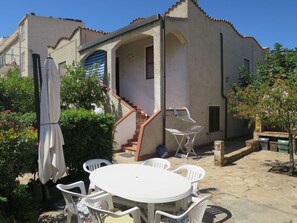 Outdoor dining - Wonderful villa for 6 guests with A/C, TV and patio (Siniscola)