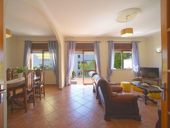 TV, DVD player - Beautiful villa for 7 people with WIFI, TV and terrace (Albufeira)