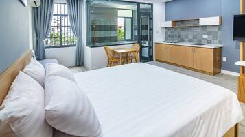 Quarto standard | 1 quarto, escrivaninha, cortinas blackout, ferros/tábuas de passar roupa