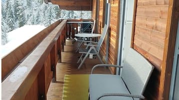 Micro-ondes, four, lave-vaisselle, chaise haute