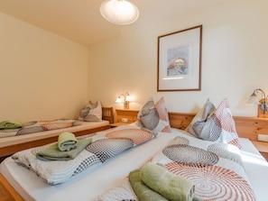 7 bedrooms, travel cot, free WiFi