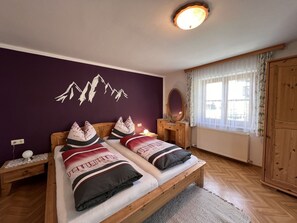 2 bedrooms, travel crib, free WiFi - Cosy apartment in villa for 6 people with WIFI, TV, patio and pets allowed (Gasteg)