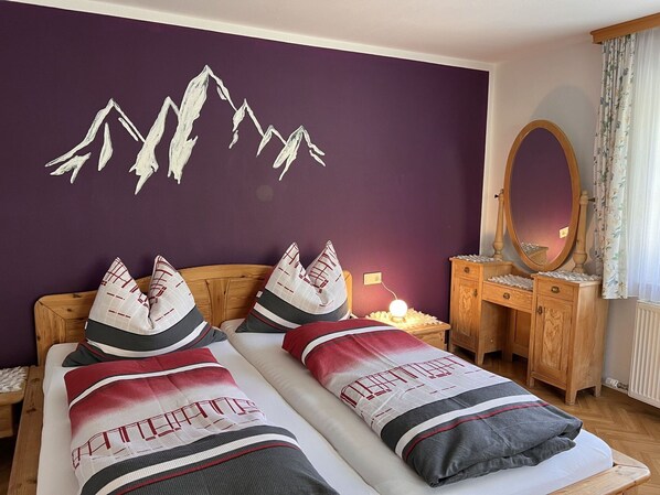 2 bedrooms, travel crib, free WiFi - Cosy apartment in villa for 6 people with WIFI, TV, patio and pets allowed (Gasteg)