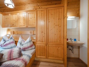 4 slaapkamers, reisbedje, gratis wifi