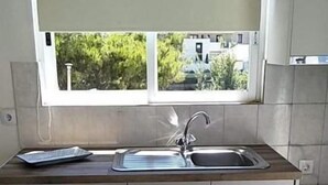 公寓, 花園景觀 | 私人小型廚房 | 咖啡機/沖茶器、小冰箱、爐台、電熱水壺