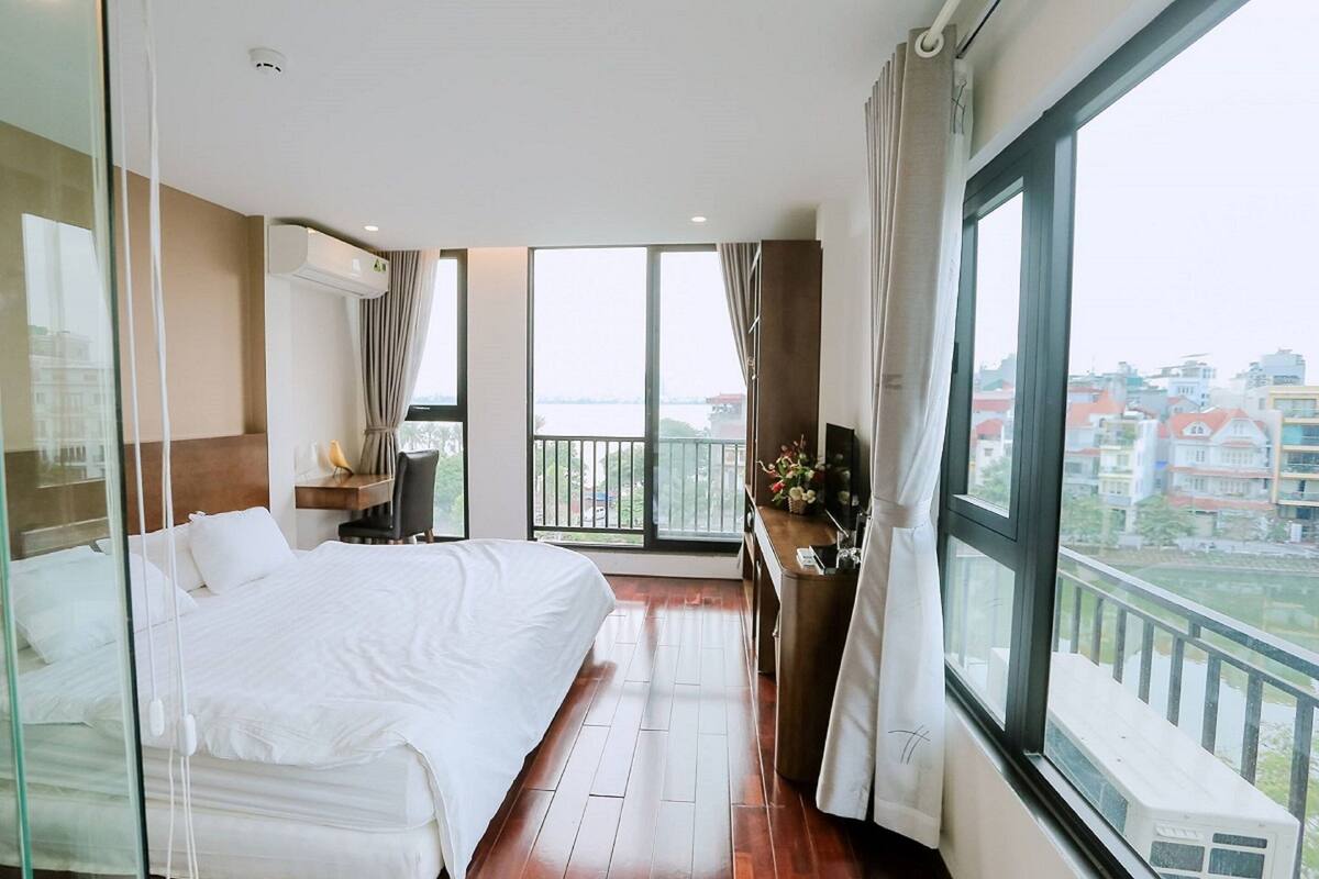 Pillowtop beds, minibar, in-room safe, desk