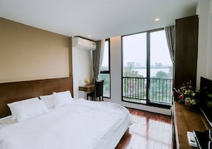 Pillowtop beds, minibar, in-room safe, desk