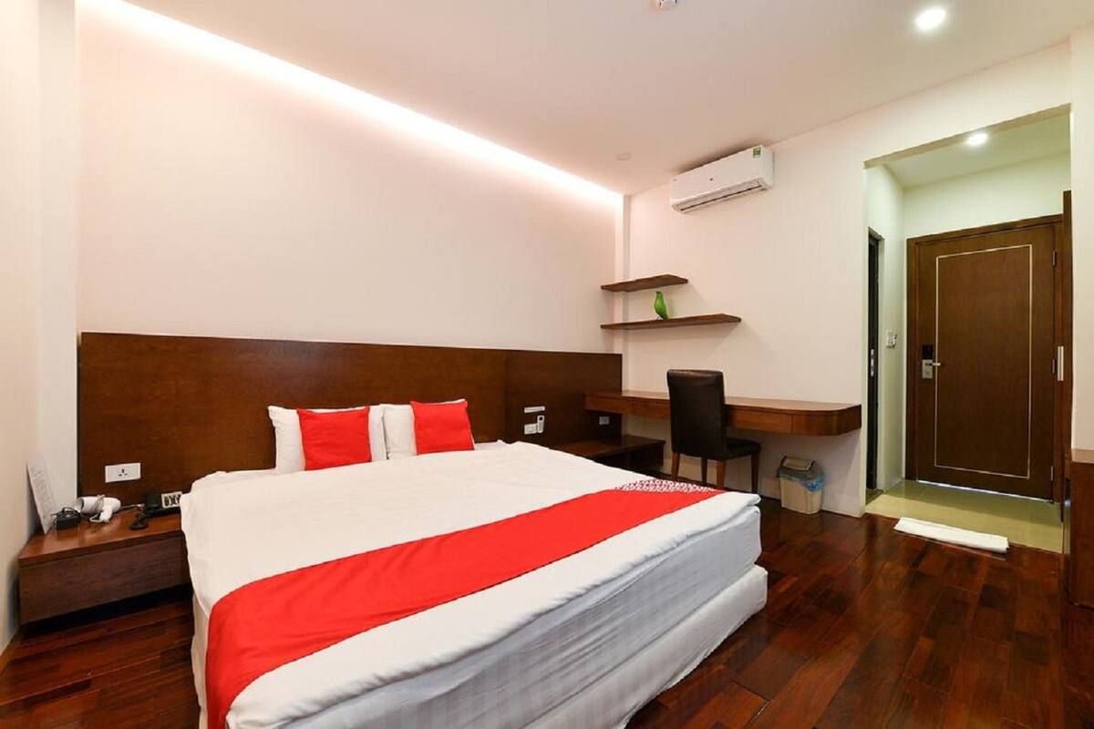 Pillowtop beds, minibar, in-room safe, desk