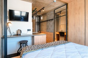 Standaard kamer, 1 twee- of 2 eenpersoonsbedden | Een kluis op de kamer, een bureau, gratis wifi, beddengoed
