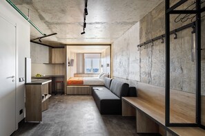Familie studio | Een kluis op de kamer, een bureau, gratis wifi, beddengoed