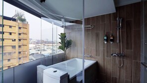 Deluxe Double Room, Bathtub | Bathroom