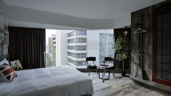 Deluxe Double Room, Bathtub