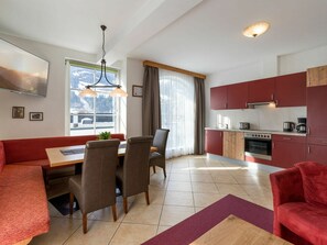 Four à micro-ondes, un four, lave-vaisselle, congélateur