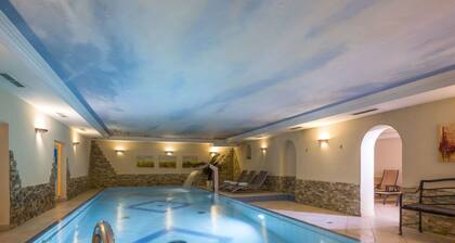 Cosy apartment for 10 guests with pool, WIFI, TV, terrace, pets allowed and parking
