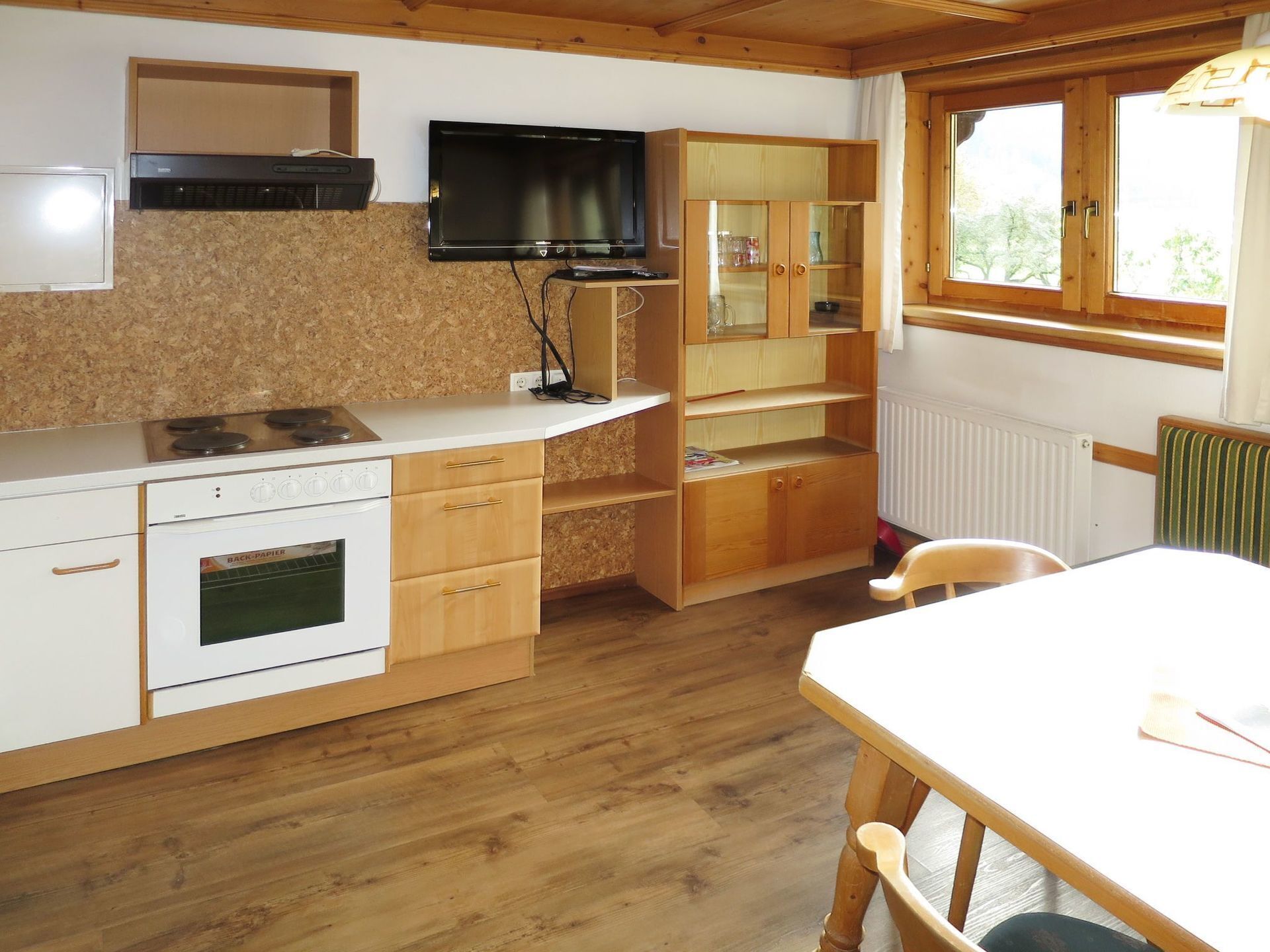 Oven, dishwasher, toaster, dining table