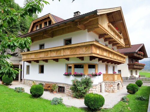 Lovely apartment for 13 people with WIFI, TV and terrace