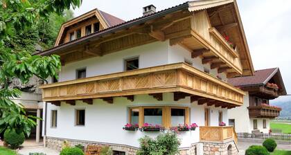 Lovely apartment for 13 people with WIFI, TV and terrace