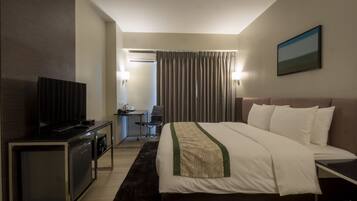 Caja de seguridad en la habitación y escritorio