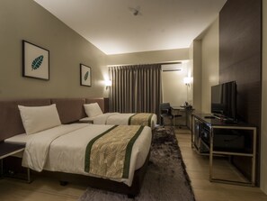 Deluxe Twin Room | In-room safe, desk, laptop workspace, blackout curtains - Sequoia Hotel Manila Bay (Parañaque)