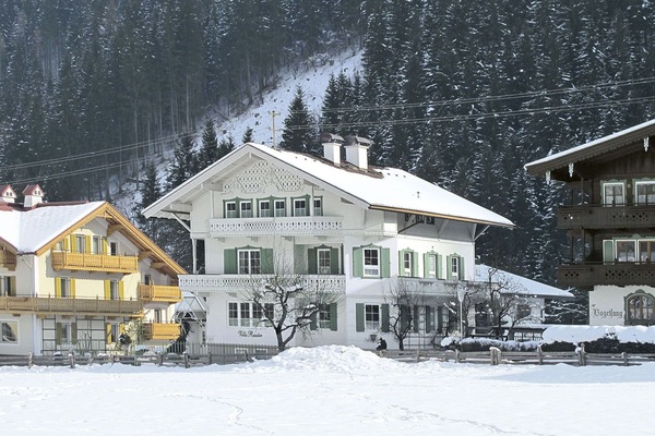 Neige, L'Hiver, Domicile, Propriété, Maison, Arbre, Ciel, Bâtiment, Gelé, Immobilier