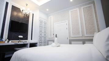 Deluxe Room | Free minibar items, in-room safe, individually decorated, desk
