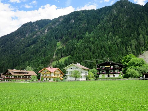 Gemütliche Wohnung für 6 Personen mit  W-LAN, TV und Balkon