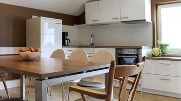 Ofen, GeschirrspĂŒler, Hochstuhl, Gefrierschrank