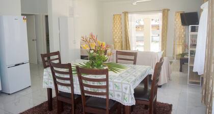 Moeroa Villa - In the heart of Town.