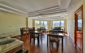 Restaurant - Reenam Hotel (Leh)