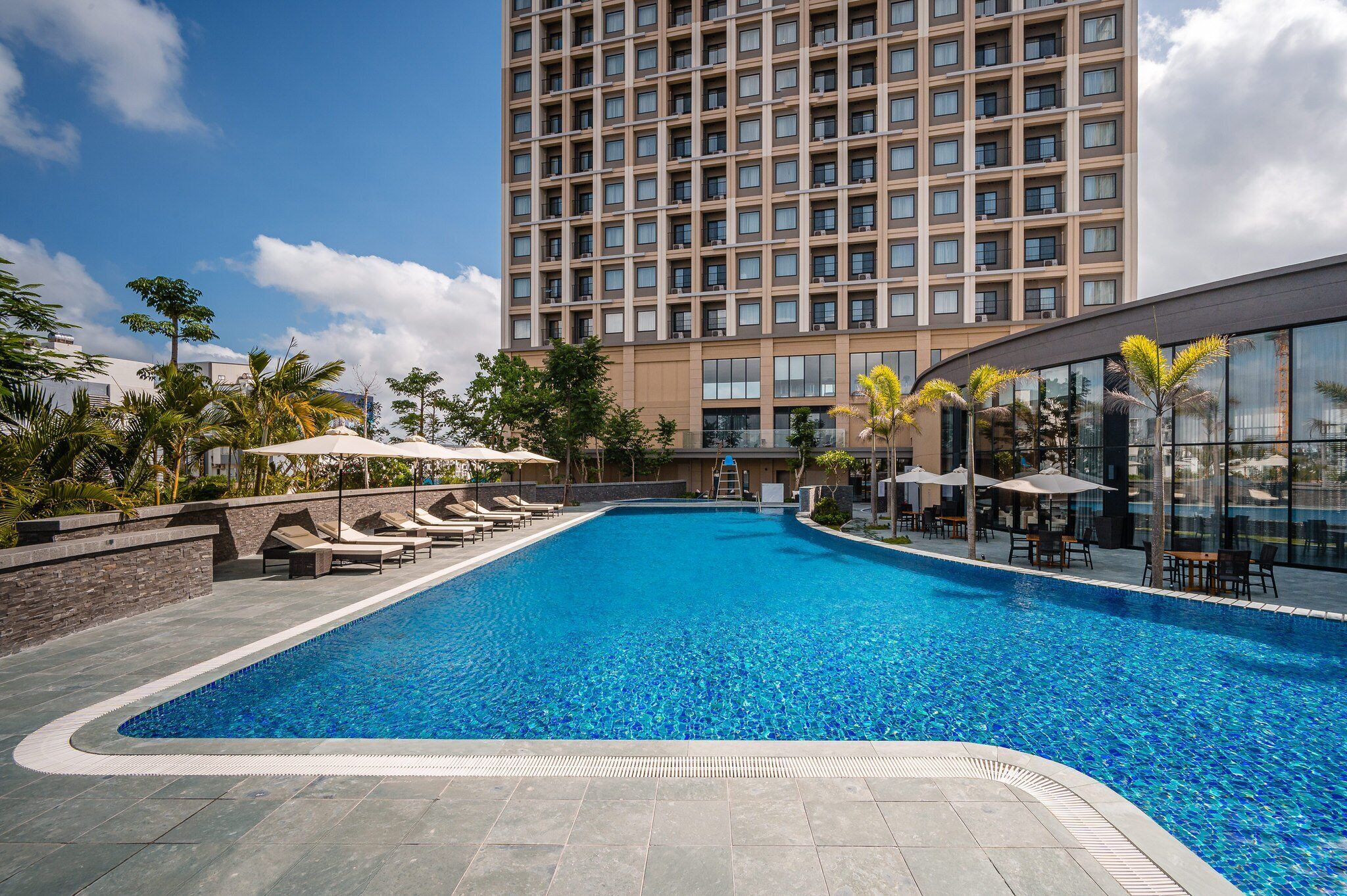 Hồ bơi ngoài trời 