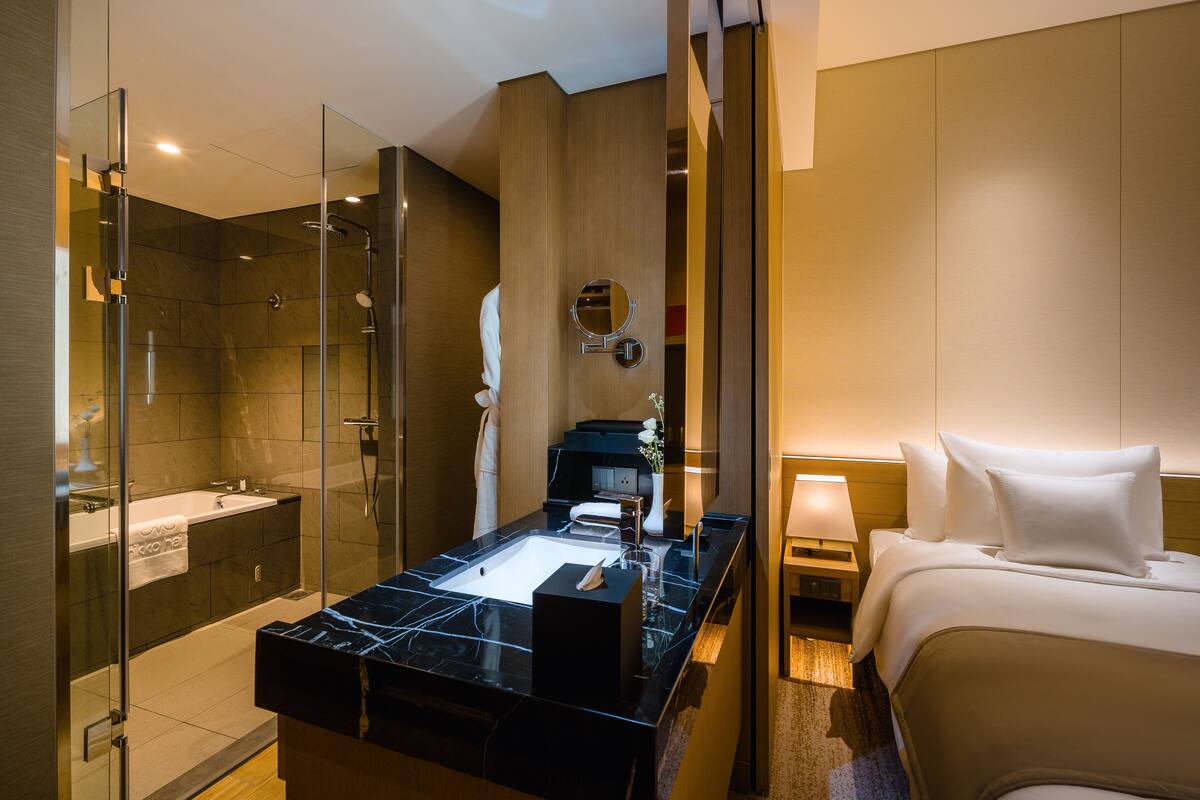 separate bathtub and shower, deep-soaking bathtub, free toiletries