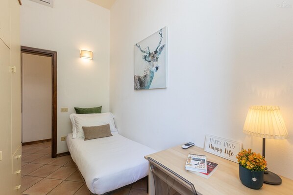 3 bedrooms, iron/ironing board, Internet, bed sheets