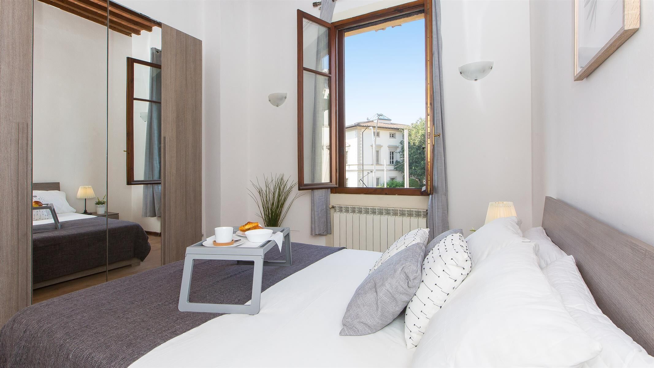 3 عدّة غرف نوم ومكواة/لوح كي وخدمة الإنترنت وملاءات أسرّة