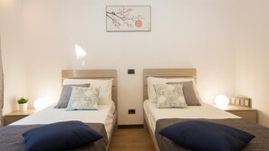 3 habitaciones, tabla de planchar con plancha, internet y ropa de cama 