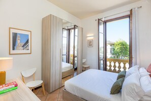 3 bedrooms, iron/ironing board, WiFi, bed sheets - Rosselli Palace apartment 5 (Florence)