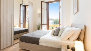 3 bedrooms, iron/ironing board, WiFi, bed sheets - Rosselli Palace apartment 5 (Florence)