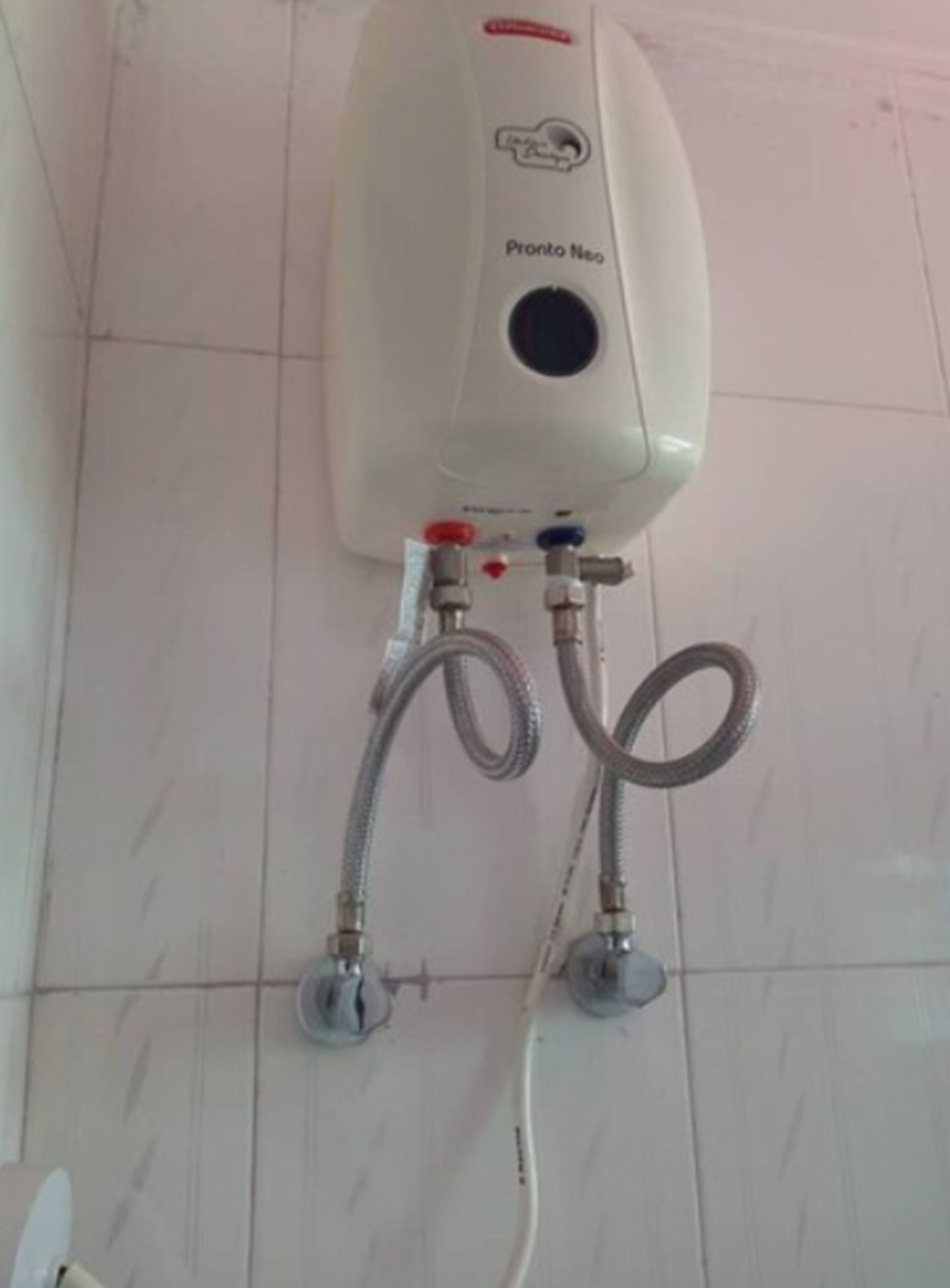 suite | bathroom amenities | shower, rainfall showerhead, free toiletries, towels