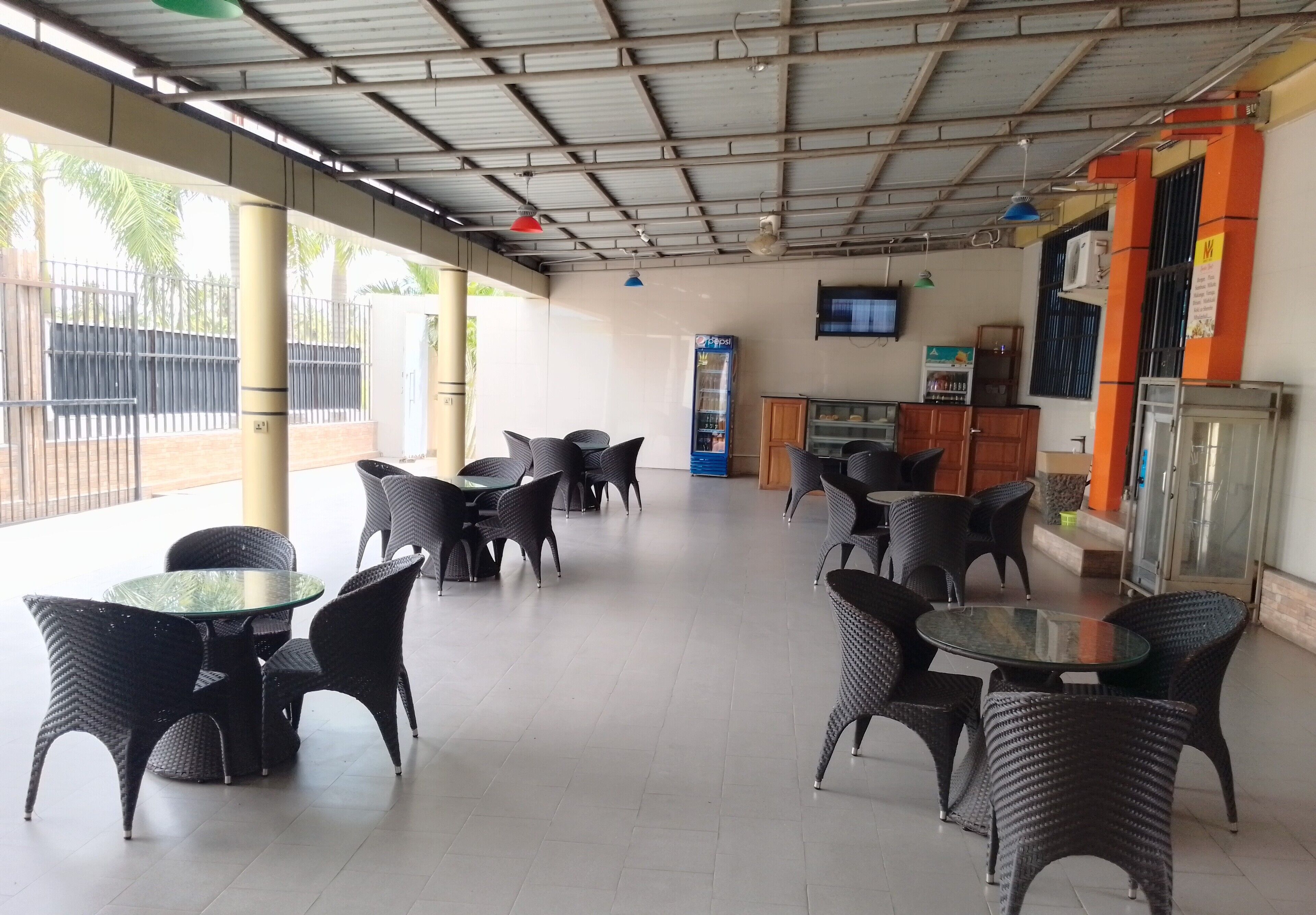 breakfast, lunch, dinner served; local and international cuisine