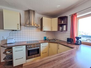 Mikrowelle, Ofen, Hochstuhl