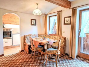 Dining - Beautiful apartment for 4 guests with WIFI, TV, terrace and panoramic view (Wildschönau)