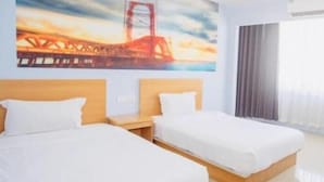 Desk, soundproofing, WiFi (free), bed sheets - 99 Hotel (Nonthaburi)