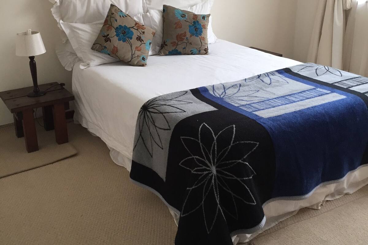 Single Room, Private Bathroom