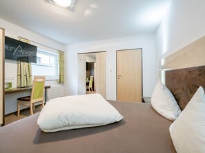 1 bedroom, travel cot, free WiFi