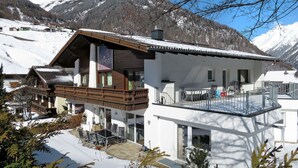 A two-story chalet with a balcony and a ski lift in the background. - Cosy apartment for 2 people with WIFI, TV and pets allowed (Solden)