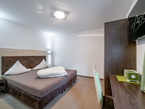1 bedroom, travel crib, free WiFi