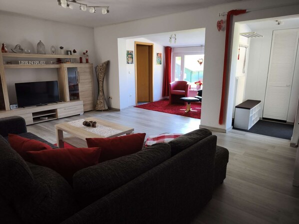 TV, ping pong, books - Bayerwaldhäusl EG - Modern vacation apartment in a fantastic location for up to 6 adults (Arrach)