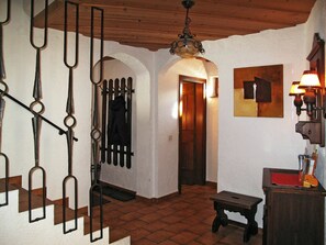 Interior - Nice apartment in villa for 8 guests with WIFI, TV, terrace, pets allowed and panoramic view (Imst)