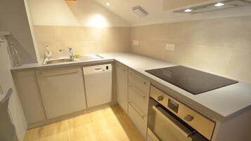 Réfrigérateur, micro-ondes, lave-vaisselle, grille-pain