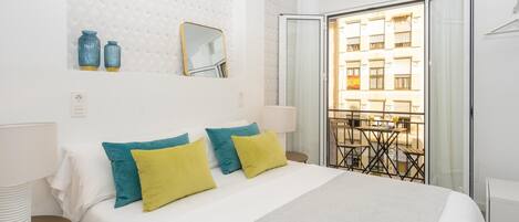 2 bedrooms, iron/ironing board, internet, bed sheets