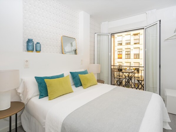 2 bedrooms, iron/ironing board, internet, bed sheets